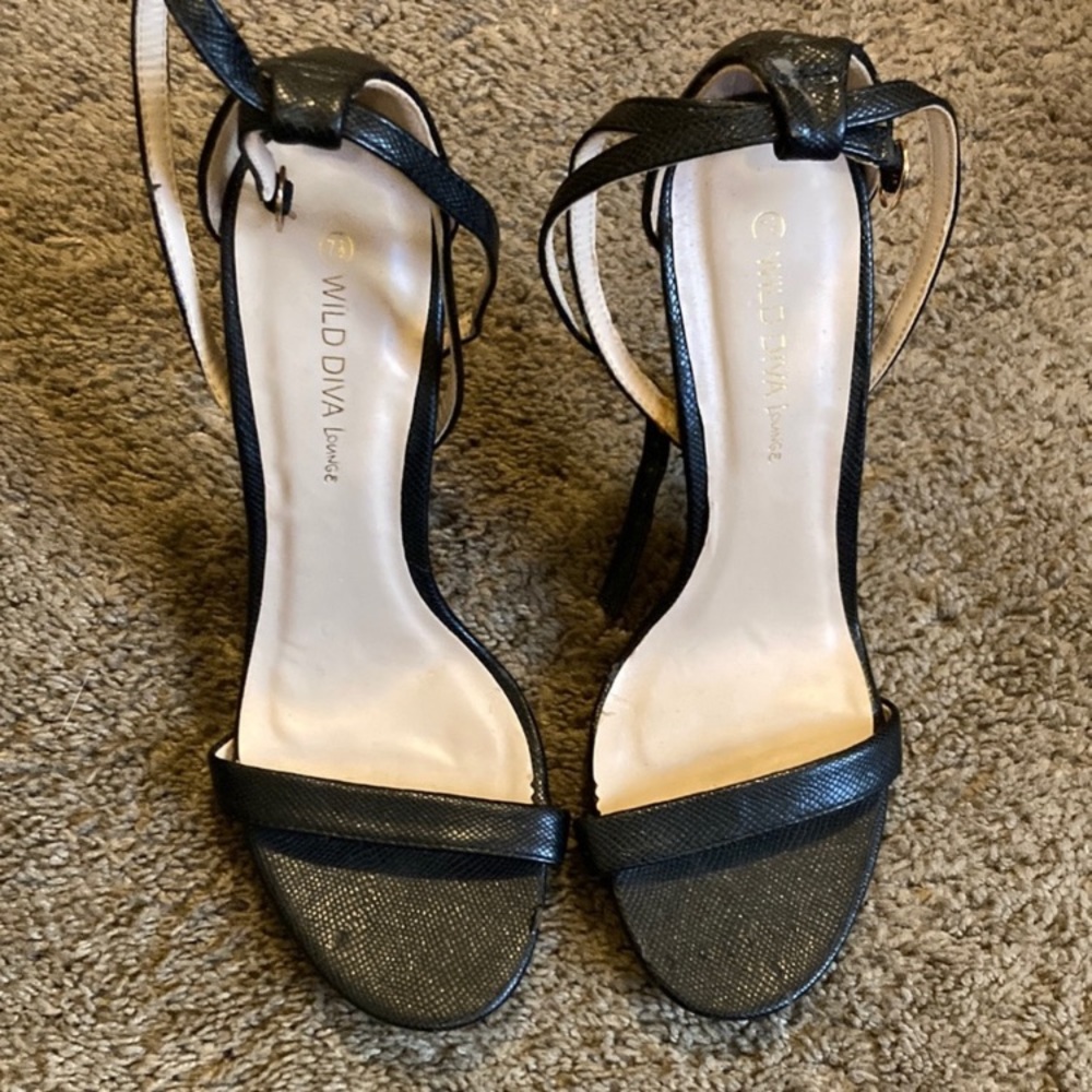 Simple Black Classic Heels💜